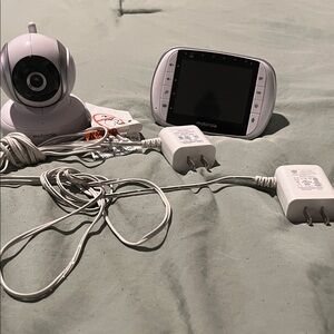 Baby Monitor Set;Motorola White and Black, No Internet Needed